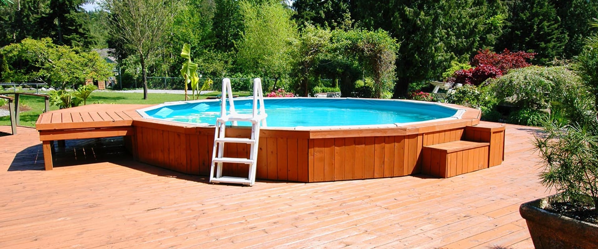In-Ground vs. Above-Ground Pool Options: Which is Right for Your Outdoor Renovation?