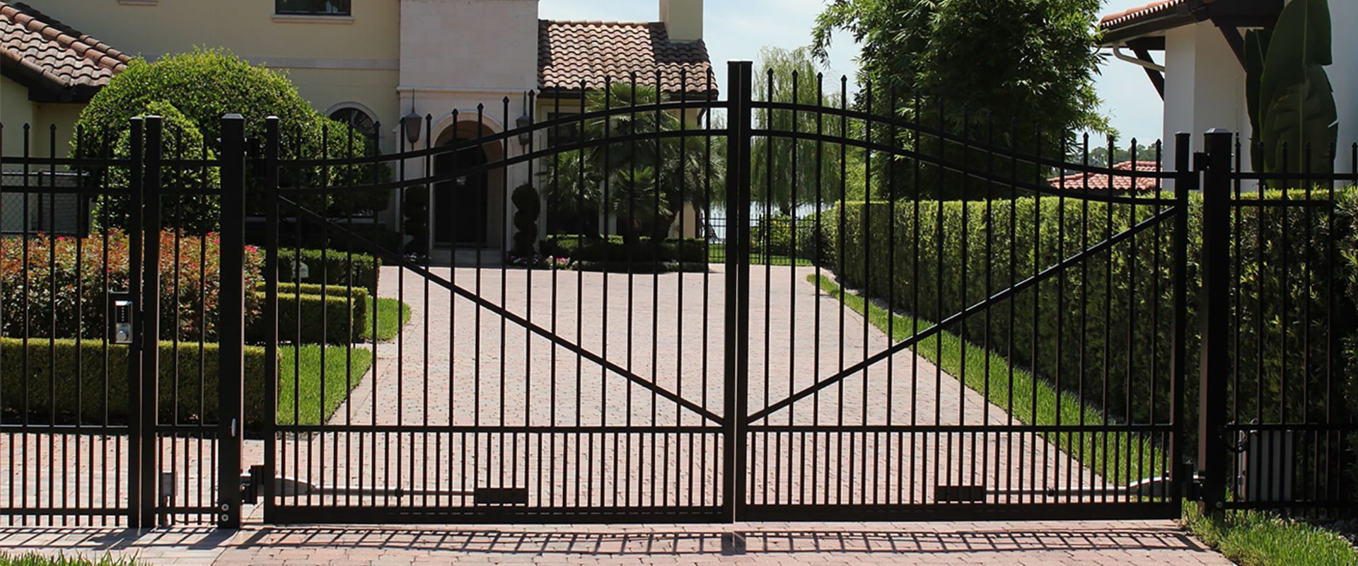 Fences and Gates: Enhance Your Home's Outdoor Living Space
